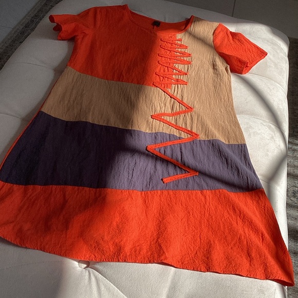 Emery Rose Dresses & Skirts - Emery Rose Small vibrant orange tan navy dress
